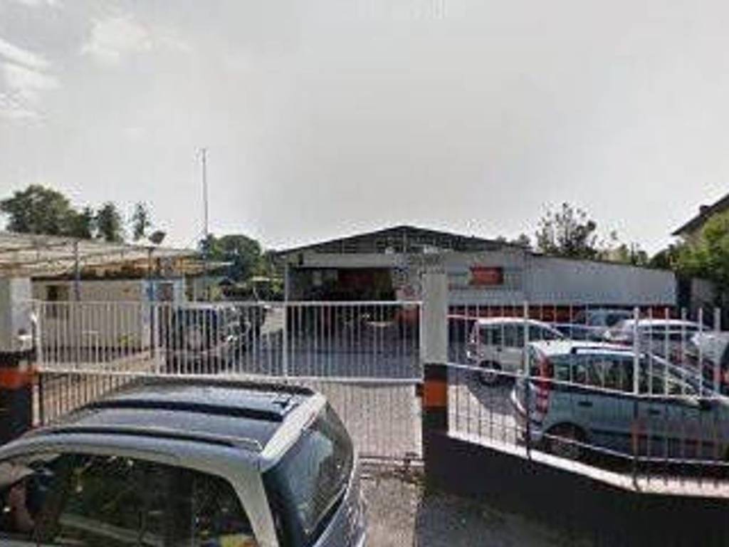 locale commerciale in vendita a Massa in zona Marina dei Ronchi