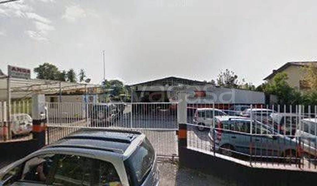 locale commerciale in vendita a Massa in zona Marina dei Ronchi