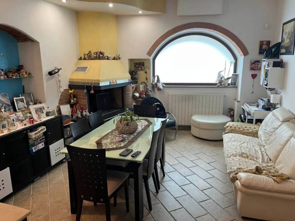 appartamento in vendita a Massa in zona Castagnola