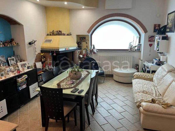 appartamento in vendita a Massa in zona Castagnola