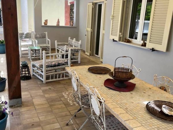 casa indipendente in vendita a Massa in zona Marina di Massa