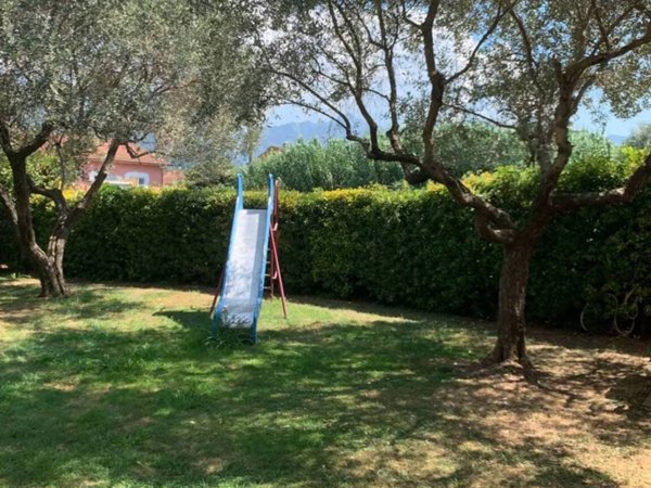 casa indipendente in vendita a Massa in zona Castagnola