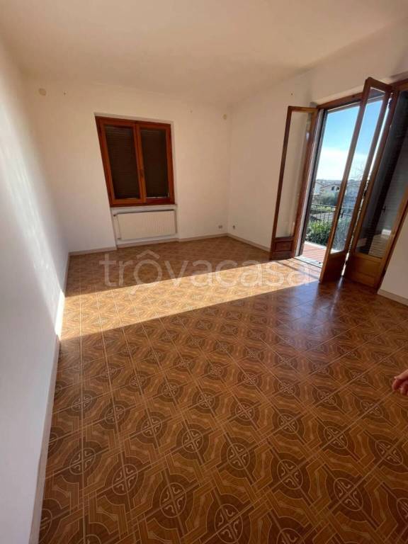 appartamento in vendita a Massa in zona Mirteto