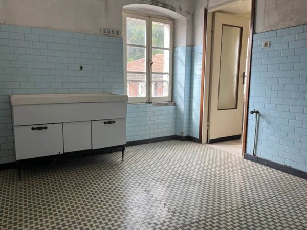 appartamento in vendita a Massa in zona Antona