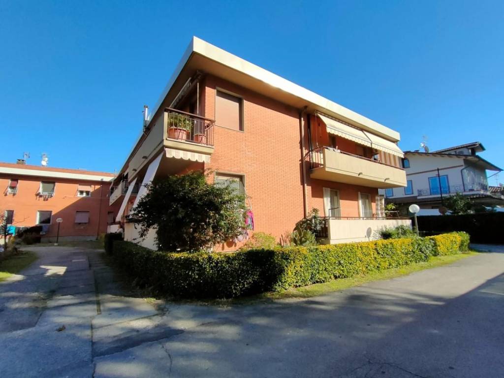 appartamento in vendita a Massa in zona Marina di Massa
