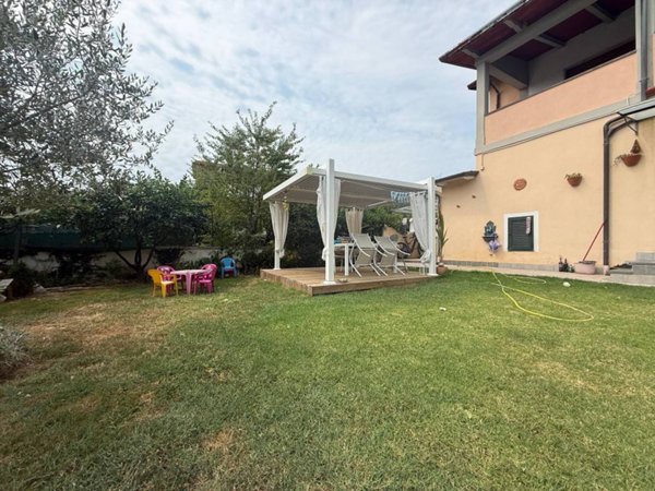 casa indipendente in vendita a Massa in zona Mirteto