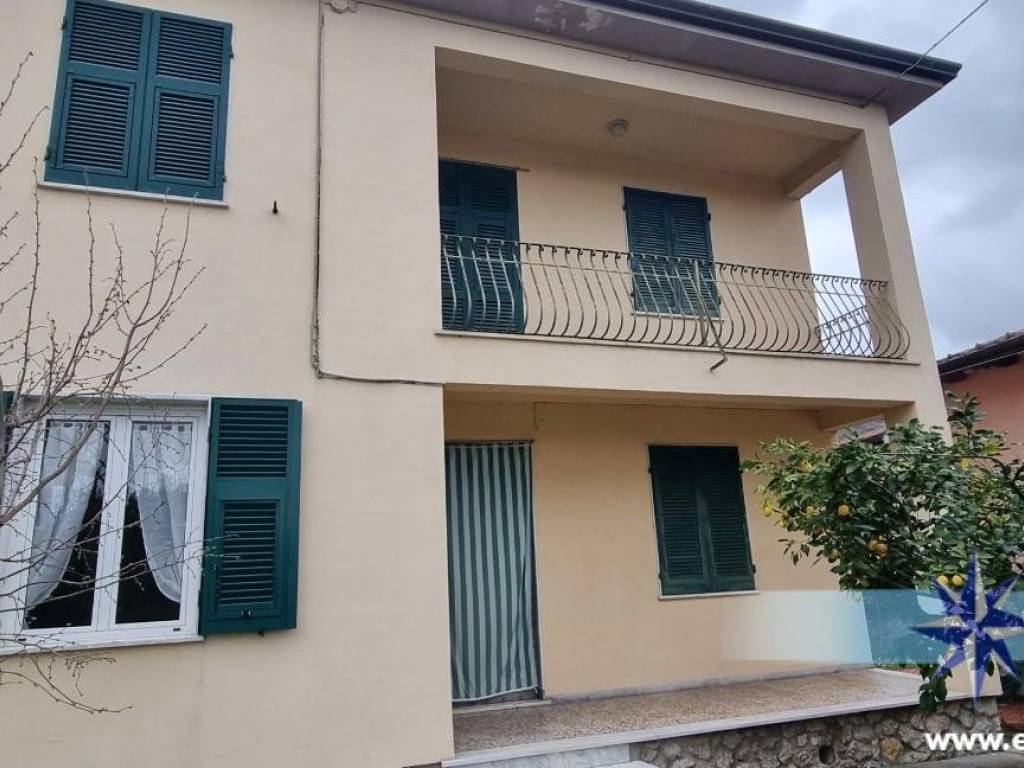 casa indipendente in vendita a Massa in zona Mirteto