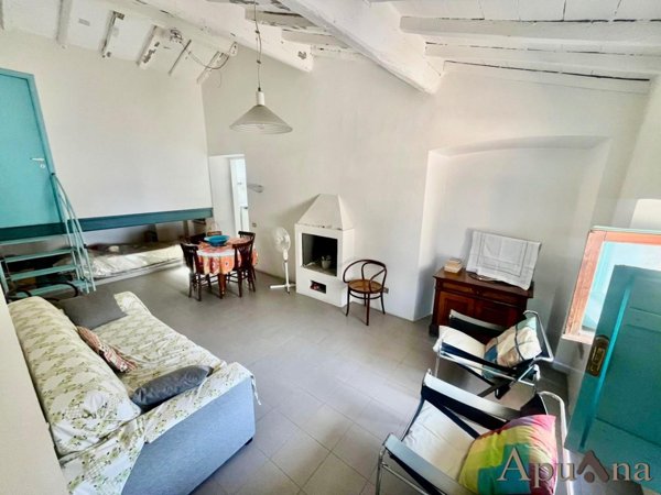 appartamento in vendita a Massa in zona Borgo del Ponte
