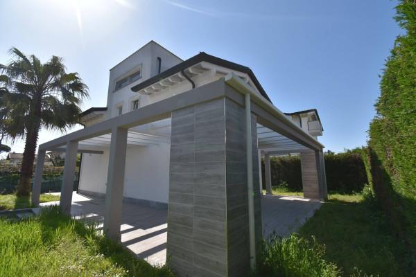 casa indipendente in vendita a Massa in zona Marina di Massa
