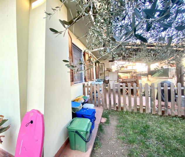 casa indipendente in vendita a Massa in zona Quercioli