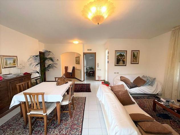 casa indipendente in vendita a Massa in zona Marina di Massa