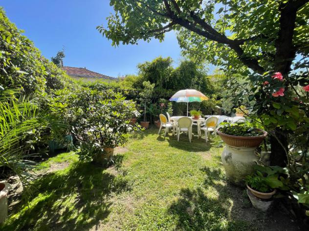 casa indipendente in vendita a Massa in zona Marina di Massa