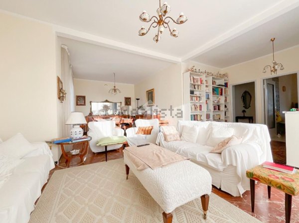 appartamento in vendita a Massa in zona Marina dei Ronchi