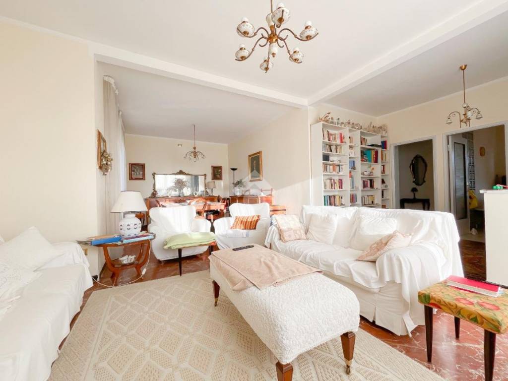 appartamento in vendita a Massa in zona Marina dei Ronchi