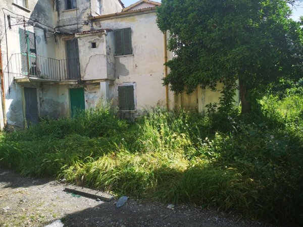 casa indipendente in vendita a Massa in zona Centro Storico