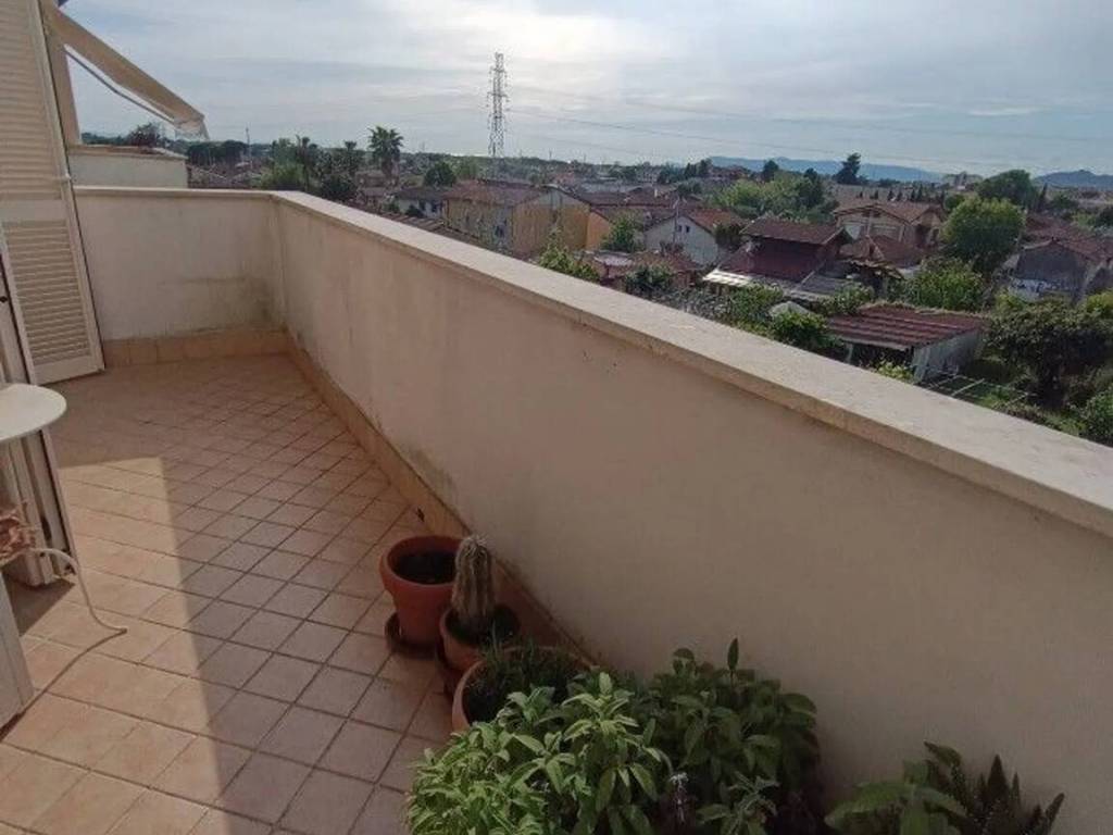 casa indipendente in vendita a Massa in zona Marina di Massa