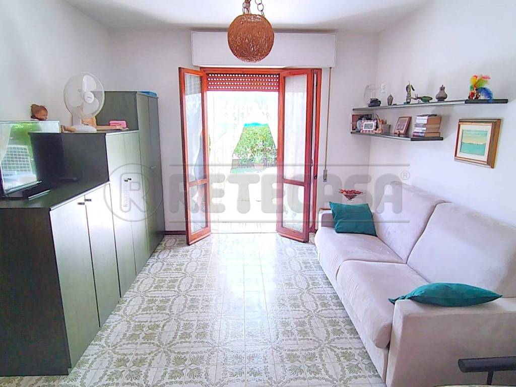 appartamento in vendita a Massa in zona Marina di Massa