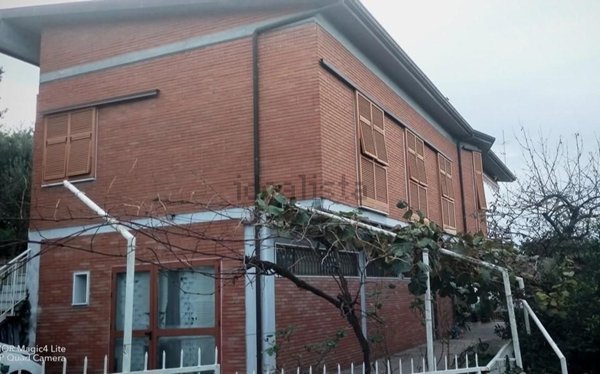 casa indipendente in vendita a Massa