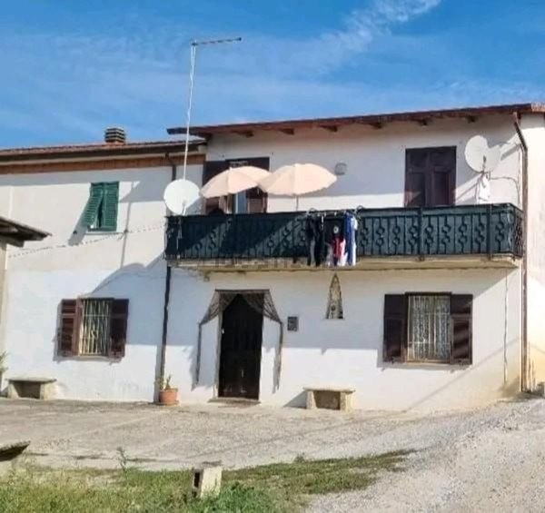 casa indipendente in vendita a Massa in zona Centro Storico