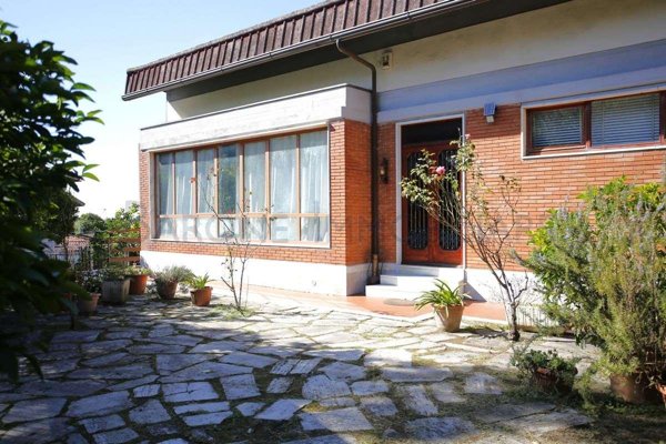 casa indipendente in vendita a Massa in zona Centro Storico