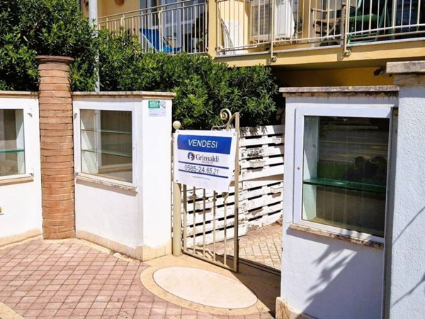 appartamento in vendita a Massa in zona Marina dei Ronchi