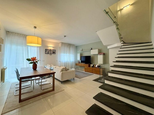casa indipendente in vendita a Massa in zona Marina di Massa