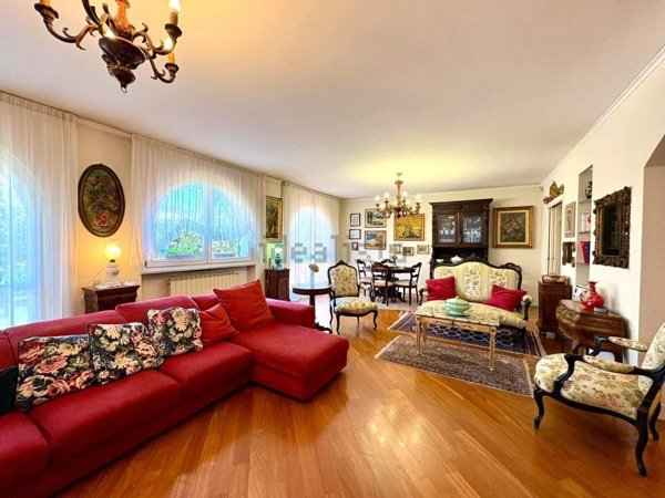 casa indipendente in vendita a Massa in zona Marina di Massa