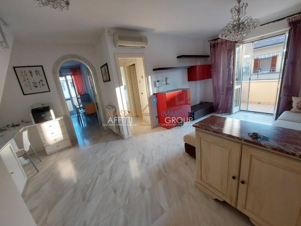 appartamento in vendita a Massa in zona Marina di Massa