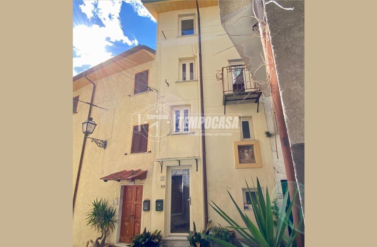 casa indipendente in vendita a Massa in zona Antona
