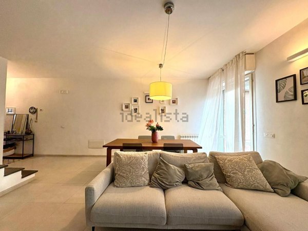 casa indipendente in vendita a Massa