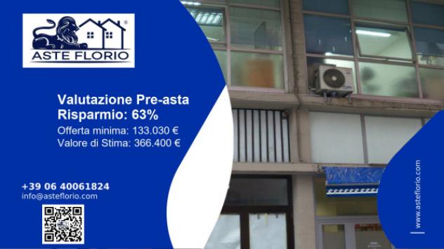 locale commerciale in vendita a Massa in zona Marina di Massa