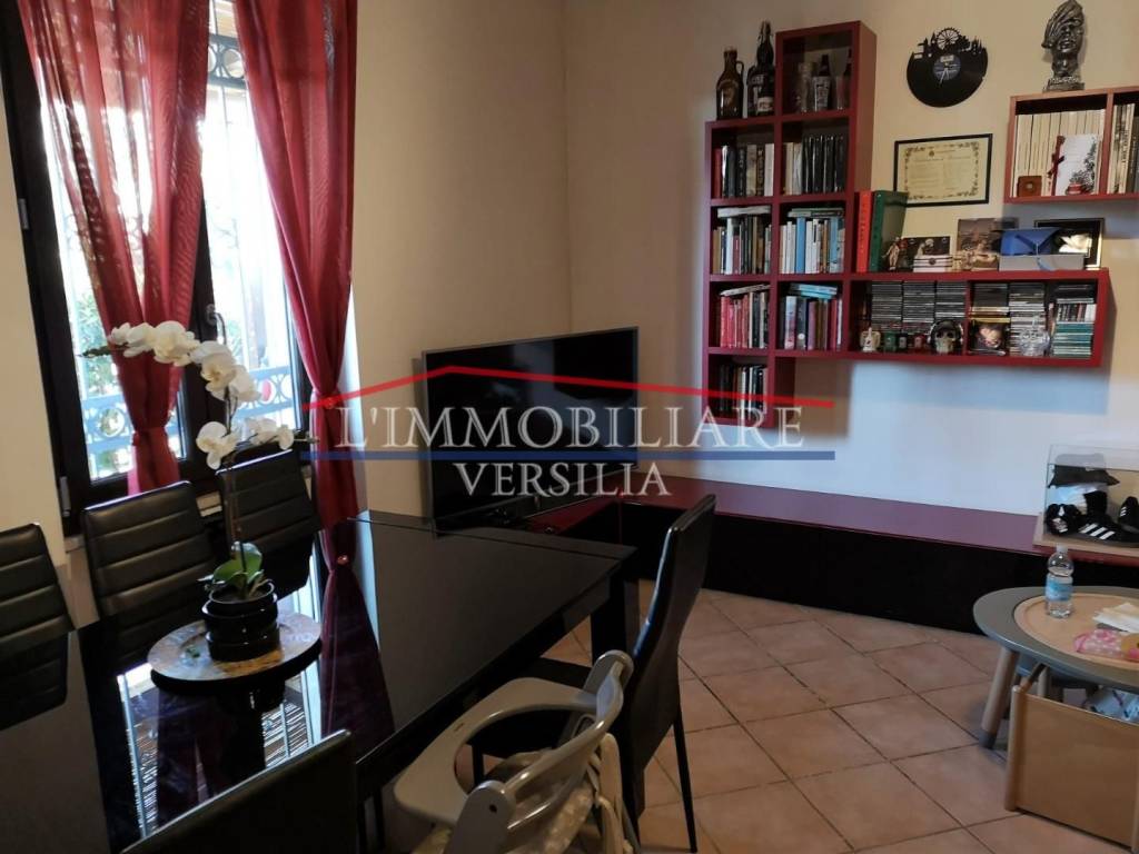 appartamento in vendita a Massa in zona Marina di Massa