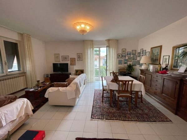 appartamento in vendita a Massa in zona Marina di Massa