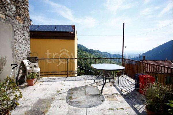 casa indipendente in vendita a Massa