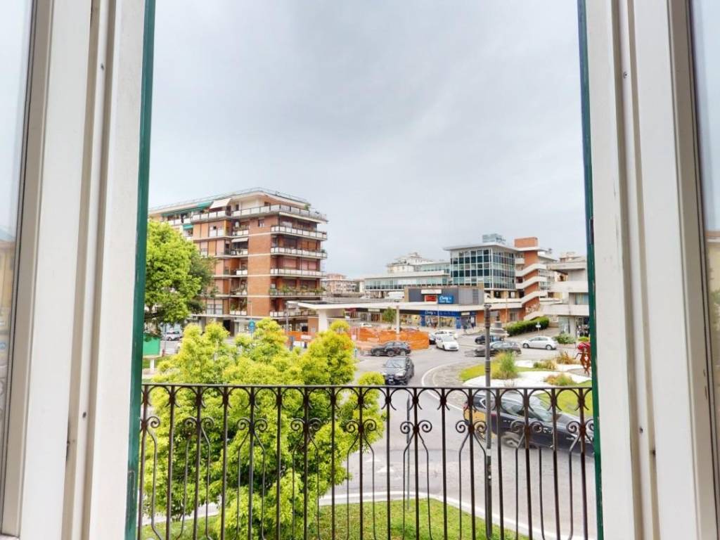 appartamento in vendita a Massa in zona Centro Storico