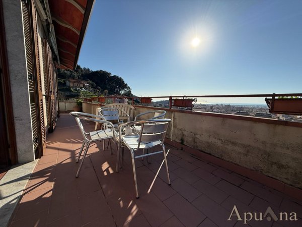 casa indipendente in vendita a Massa in zona Centro Storico