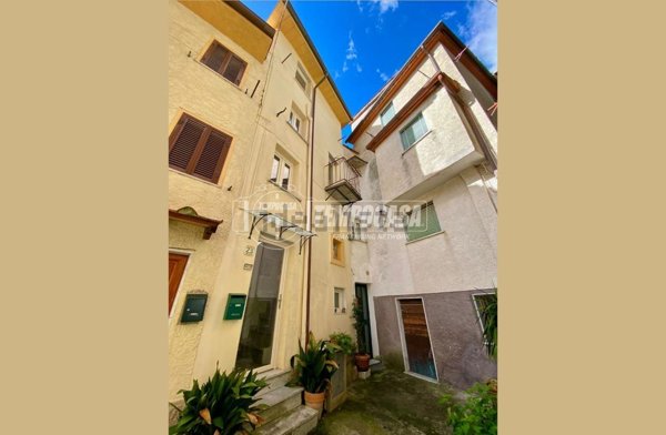 casa indipendente in vendita a Massa in zona Antona