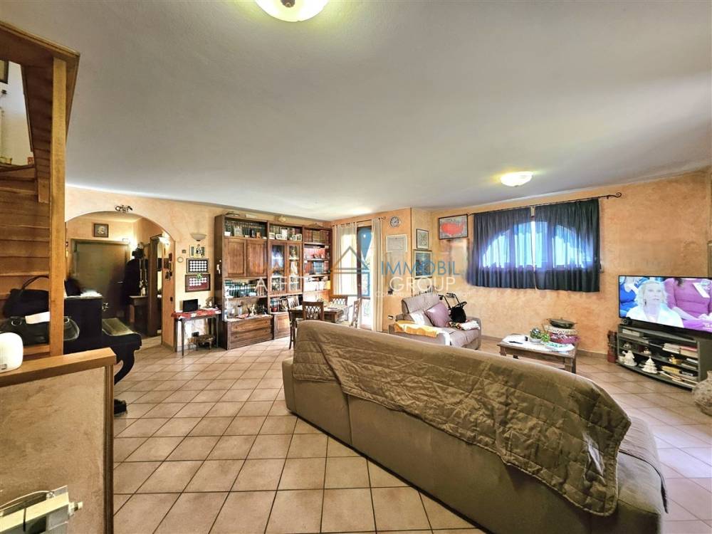 casa indipendente in vendita a Massa in zona Quercioli