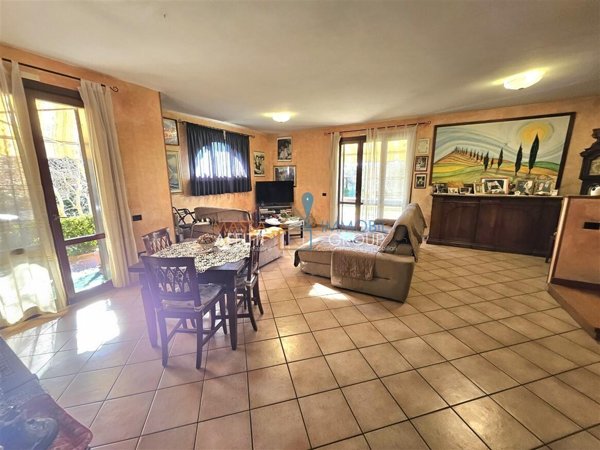 casa indipendente in vendita a Massa in zona Quercioli