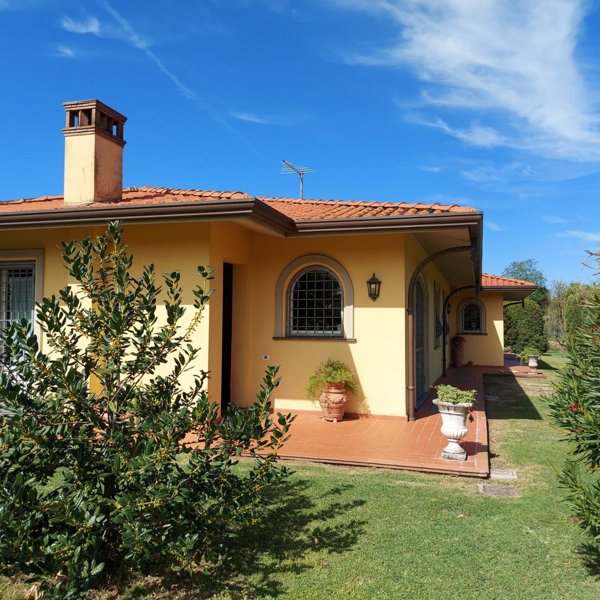 casa indipendente in vendita a Massa in zona Centro Storico