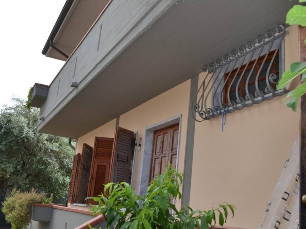 casa indipendente in vendita a Massa in zona Centro Storico