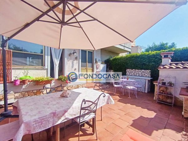 casa indipendente in vendita a Massa in zona Marina di Massa