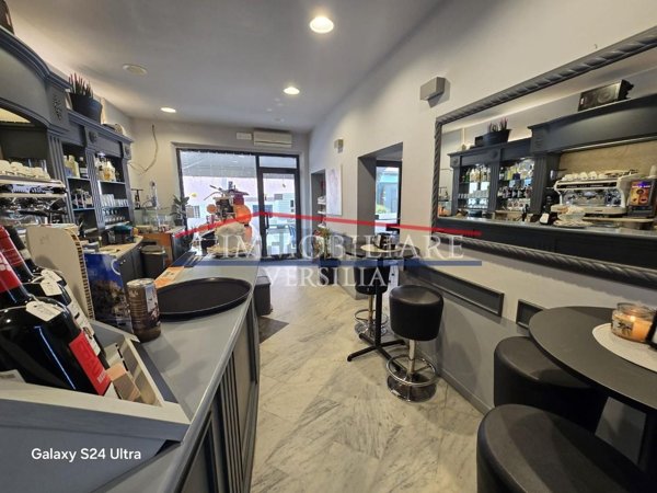 negozio in vendita a Massa in zona Centro Storico