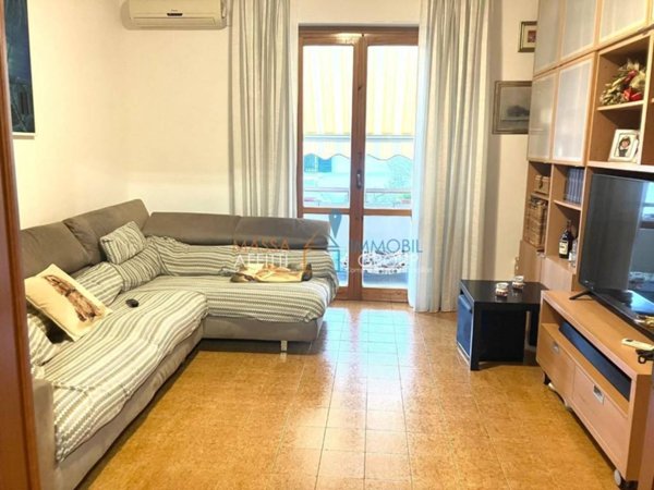 appartamento in vendita a Massa in zona Marina di Massa