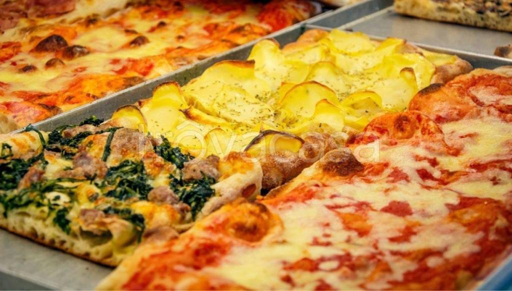 negozio in vendita a Massa in zona Centro Storico