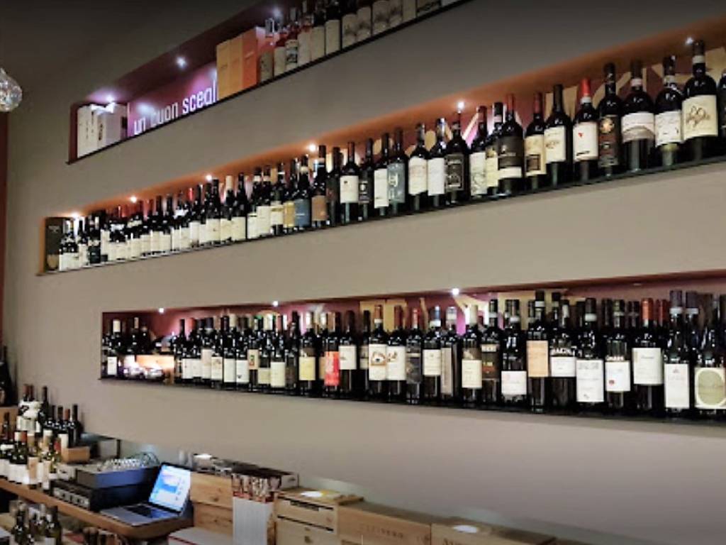 negozio in vendita a Massa