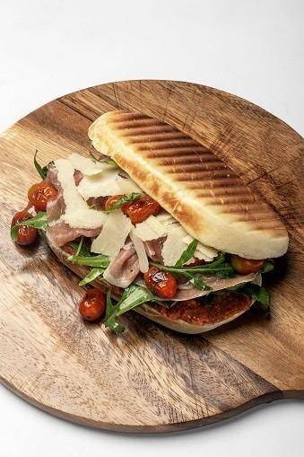 negozio in vendita a Massa in zona Castagnola