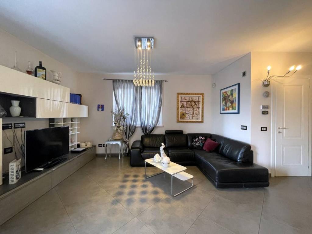 casa indipendente in vendita a Massa