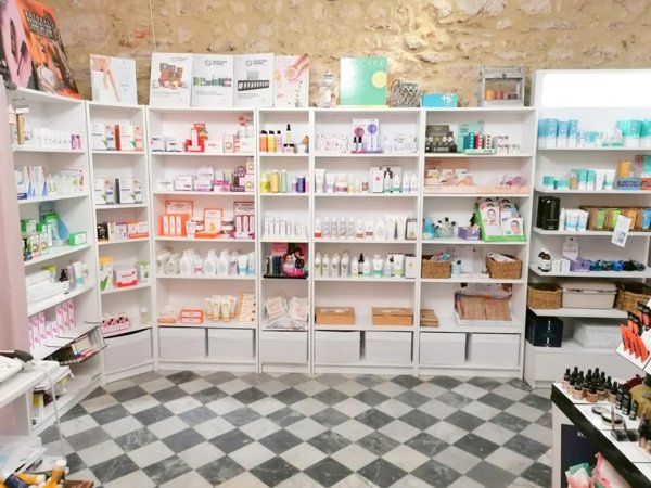 negozio in vendita a Massa in zona Centro Storico