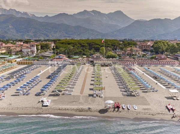 casa indipendente in vendita a Massa in zona Poveromo